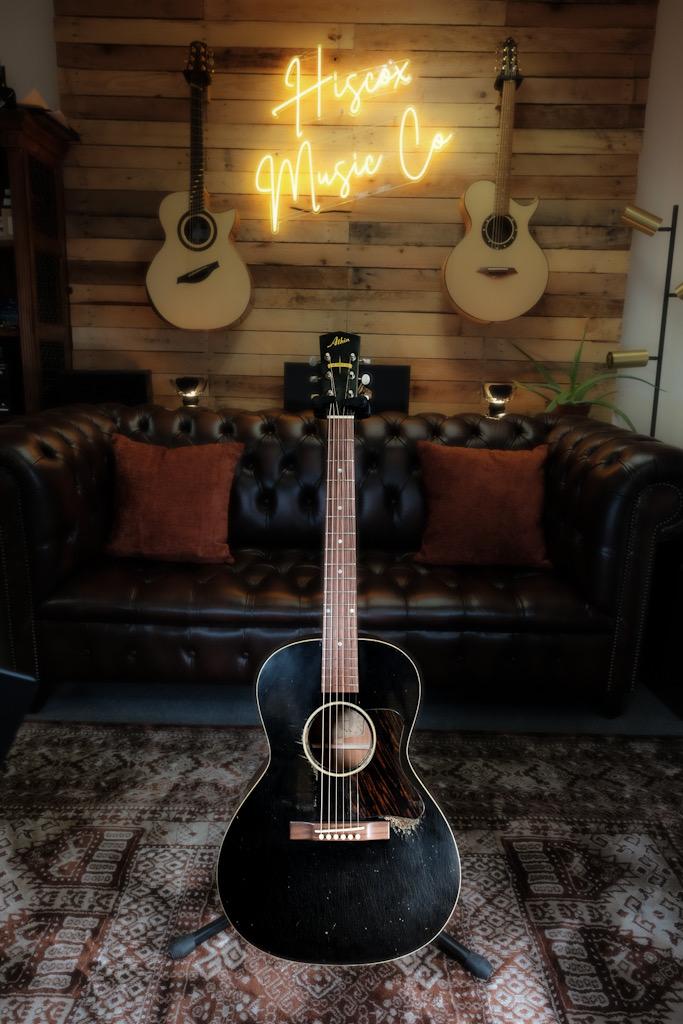 Atkin L36 Black top Heavy Aged With Fishman Matrix