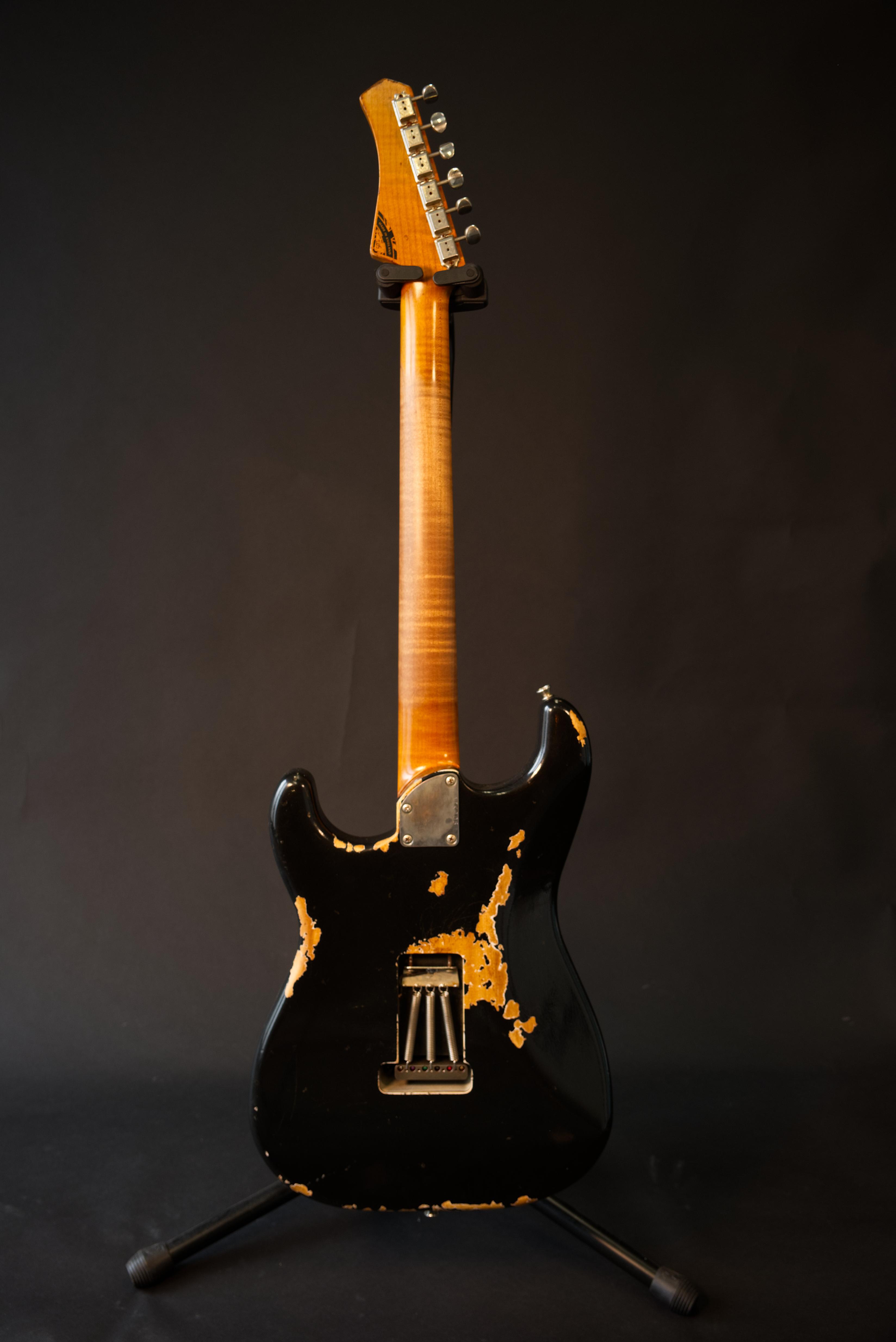 63 HSS - BLACK - MEDIUM AGED thumbnail 2