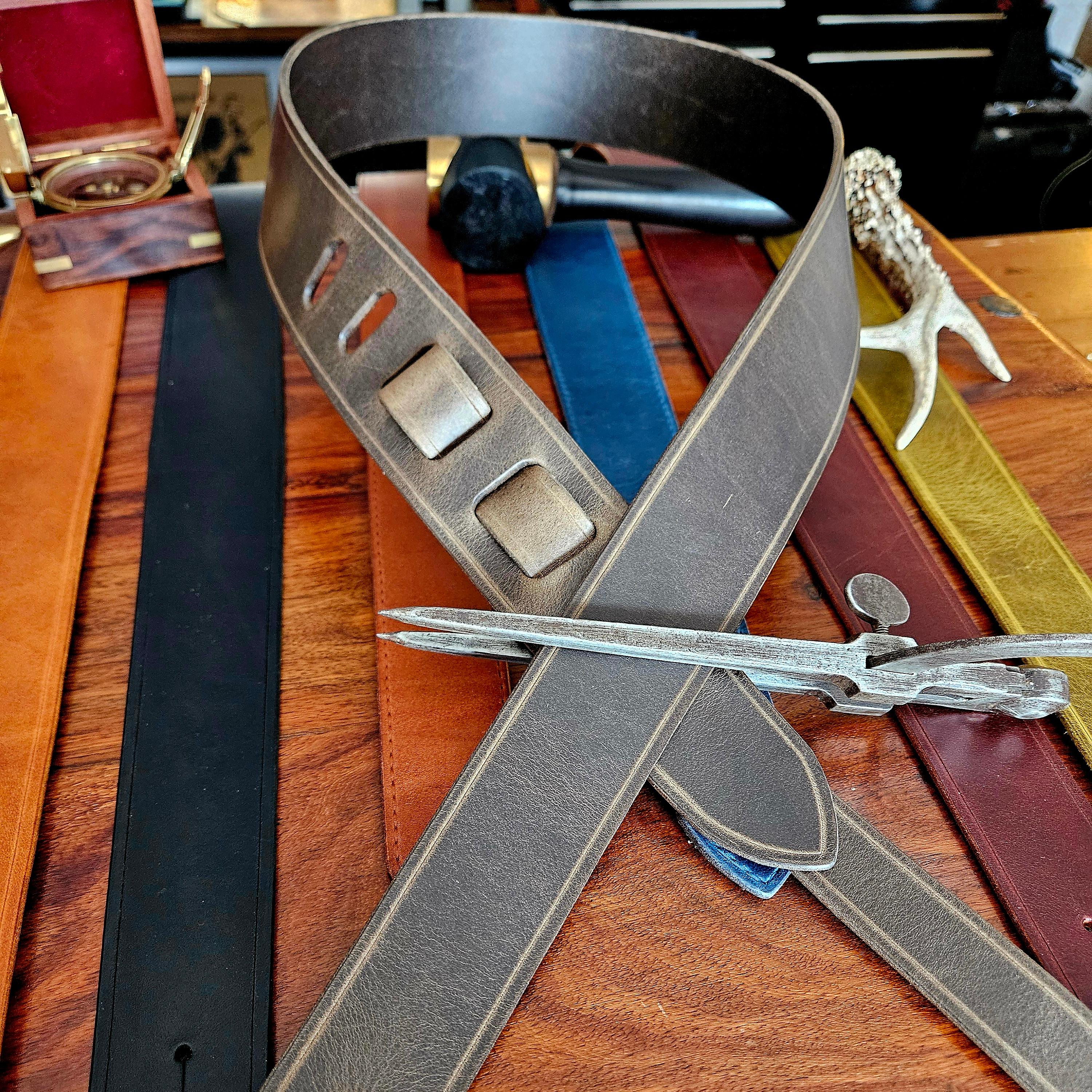 "Arthur" - Handmade distressed leather guitar strap - Elephant thumbnail 3