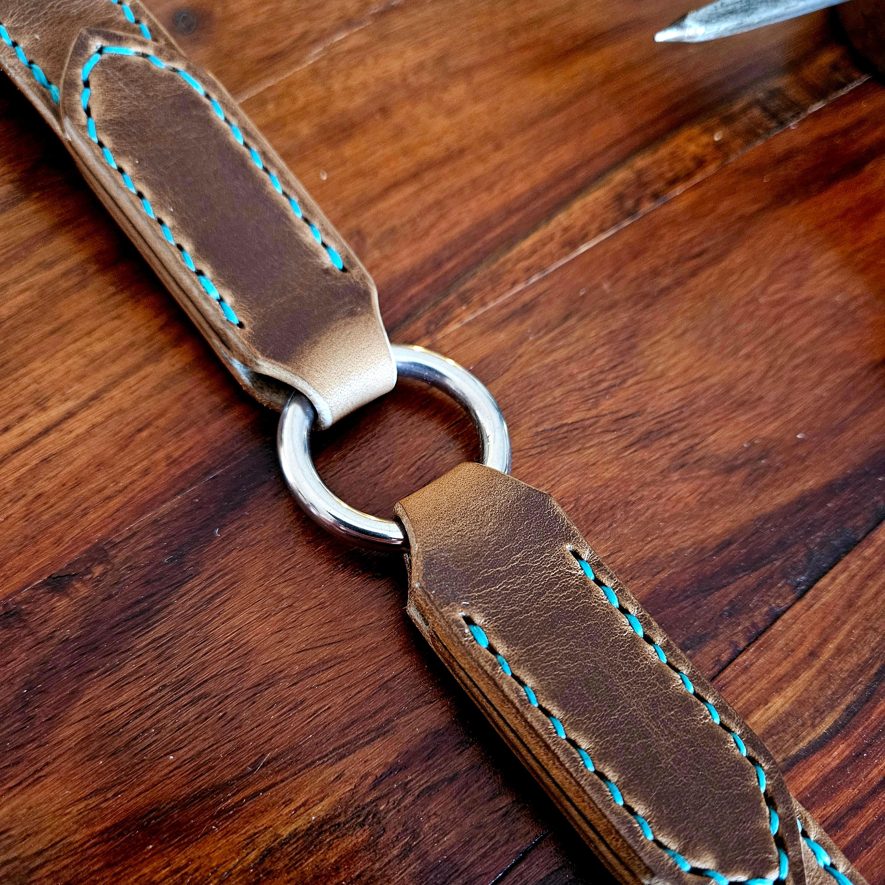 "Frodo" - Elegant hand stitched guitar strap with decorative ring