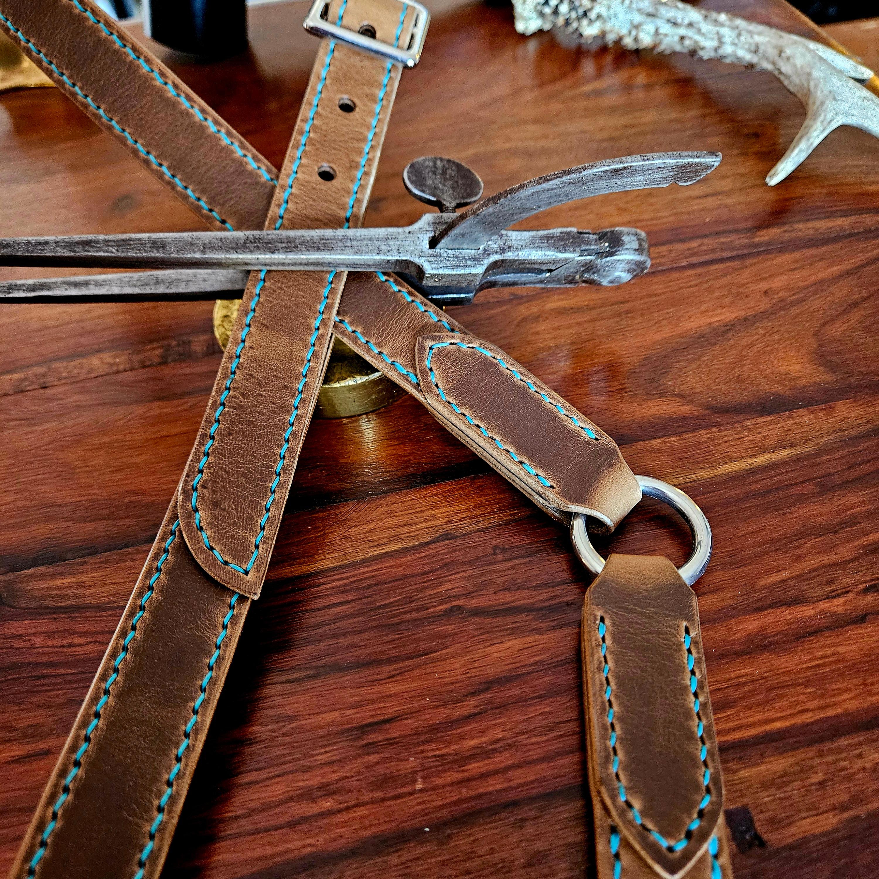"Frodo" - Elegant hand stitched guitar strap with decorative ring thumbnail 2